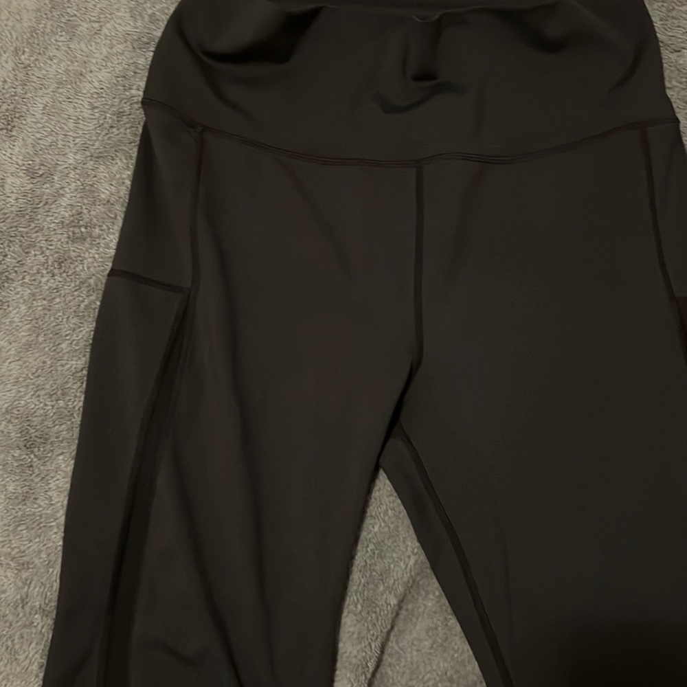Zyia Black Capri workout pants